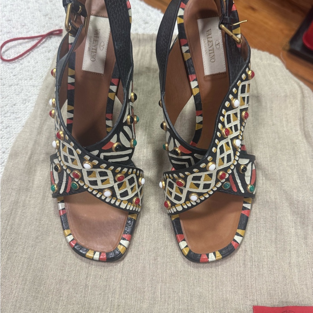 Valentino Garavani Studded Tribal Heels Sandals Leather Slingback. - Picture 3 of 6